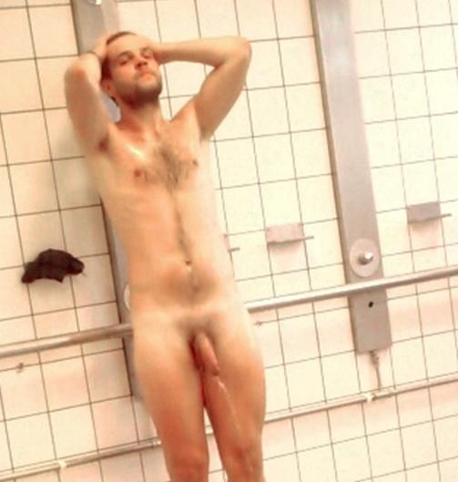 A guy who is proud to show off in the shower | Daily Dudes @ Dude Dump