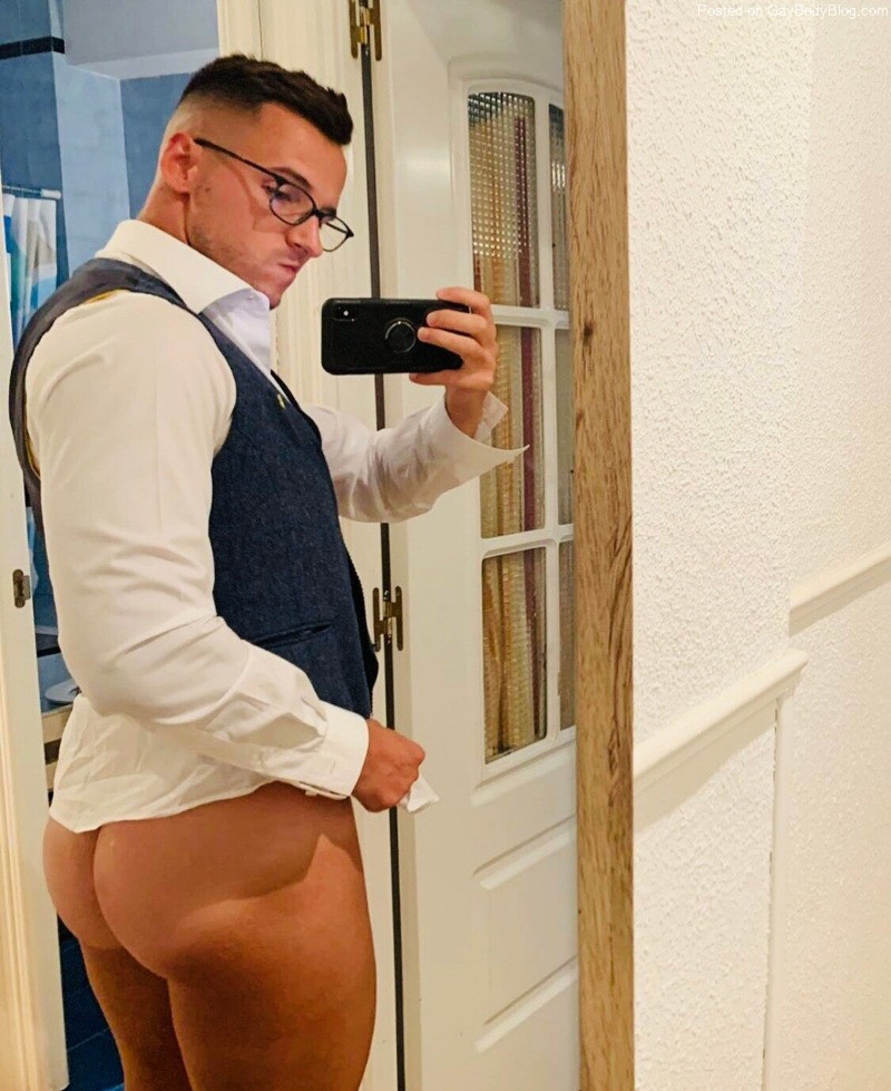 A_imoreno Loves Showing His Bare Butt To The World | Daily Dudes @ Dude Dump