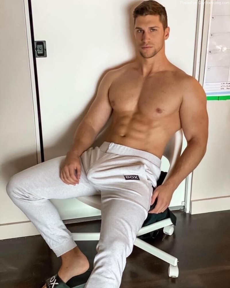 Admire The Awesome Cock Bulge Of Kyle Hynick | Daily Dudes @ Dude Dump