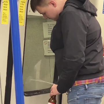 Guy peeing in a bottle in London tube | Daily Dudes @ Dude Dump