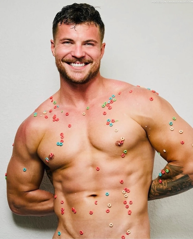 Hard Muscle Cock With Logan Drake | Daily Dudes @ Dude Dump