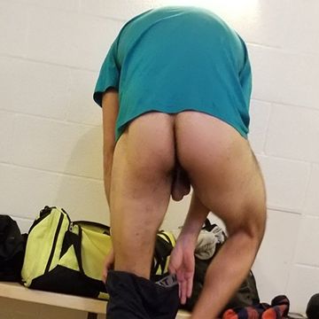 His low hanging balls are awesome | Daily Dudes @ Dude Dump