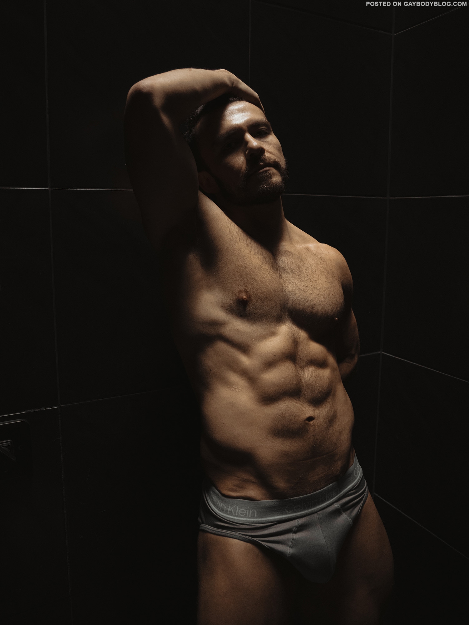 Muscle Man In The Shower – Sergio A. Velásquez | Daily Dudes @ Dude Dump