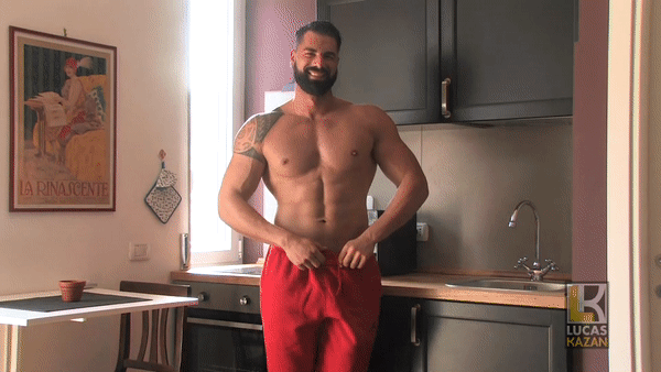 Tall muscle stud from Naples | Daily Dudes @ Dude Dump