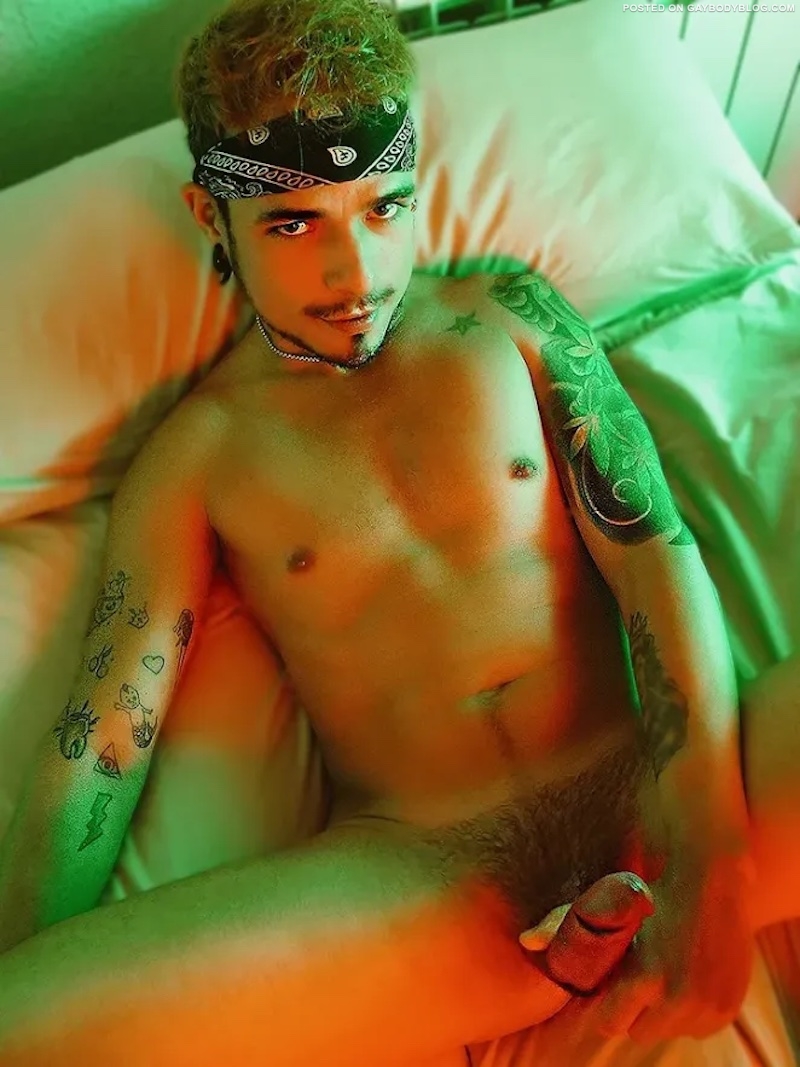 Twink Cum Splashes With Horny Bad Boy Leo Bulgari | Daily Dudes @ Dude Dump