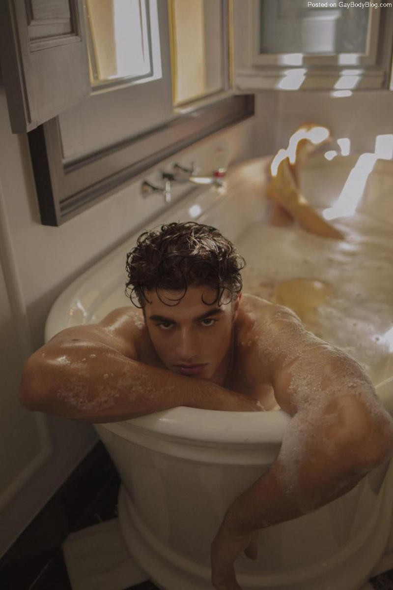 Wouldn’t You Love To Share A Tub With Francesco | Daily Dudes @ Dude Dump